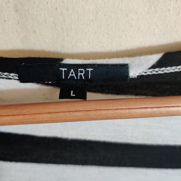 TART Women's Sleeveless Black & White Striped Flowy Scoop Neck Tank Top L - Picture 4 of 8